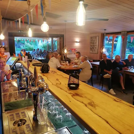 Type A 6 Persoons Met 3 Slaapkamers En Overdekt Terras Camping
