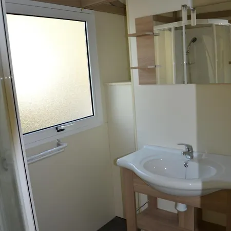 Camping Type A 6 Persoons Met 3 Slaapkamers En Overdekt Terras *