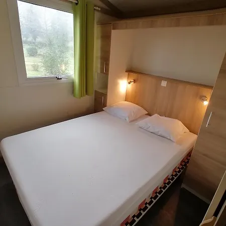 Camping Type A 6 Persoons Met 3 Slaapkamers En Overdekt Terras