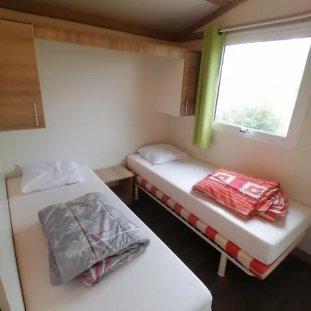Camping Type A 6 Persoons Met 3 Slaapkamers En Overdekt Terras *